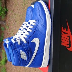 Used pair size 10.5 mens-Jordan retro 1 high og hyper royal